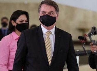 Bolsonaro muda o discurso e admite que isolamento “retardou contágio”