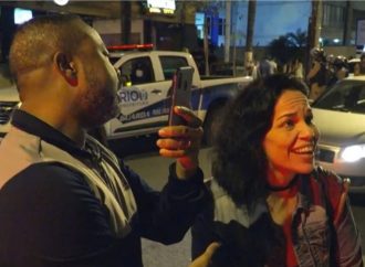 Mulher que humilhou fiscal em bar lotado no Rio de Janeiro é demitida