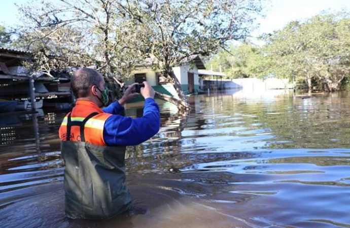 Cheia do Rio Gravataí faz defesa civil emitir alerta a comunidade