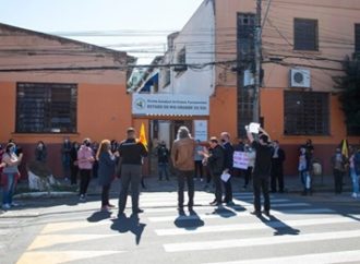 Comunidade protesta contra possível fechamento da escola Rio Grande do Sul