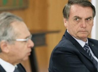 Bolsonaro diverge de Guedes e quer R$ 300 para auxílio emergencial