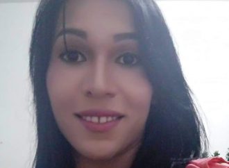 Transexual de 27 anos é morta a facadas e jogada do 7º andar de prédio