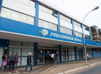 Justiça Federal suspende retorno ao trabalho presencial de médicos peritos do INSS e corte no ponto da categoria