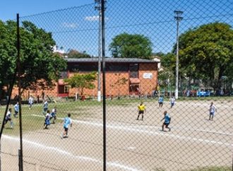 Prefeitura de Porto Alegre libera quadras de esportes coletivos e autoriza academias aos domingos.