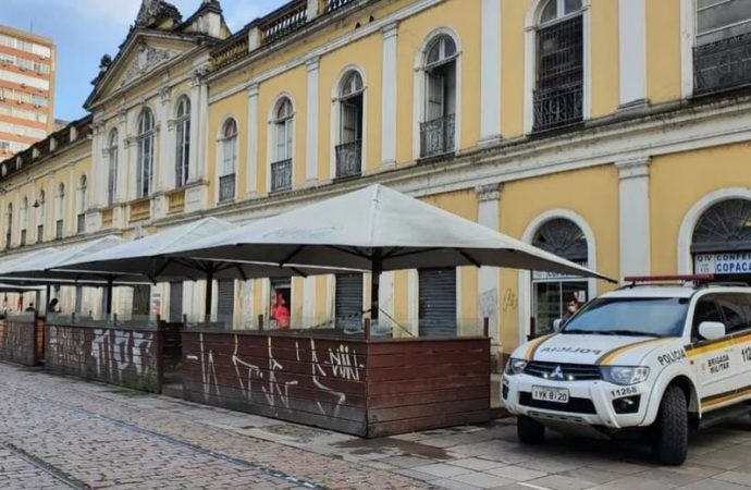 Moradores de rua encontram cadáver