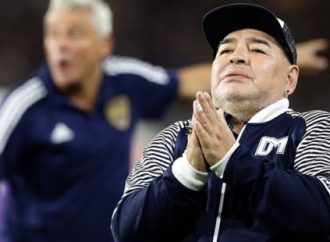 Morre na Argentina Diego Maradona após sofrer parada cardiorrespiratória