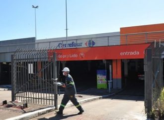 Hipermercado reabre após morte e protestos em Porto Alegre