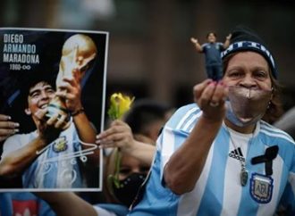 Sob forte comoção, Maradona é velado na Casa Rosada. Saiba mais: