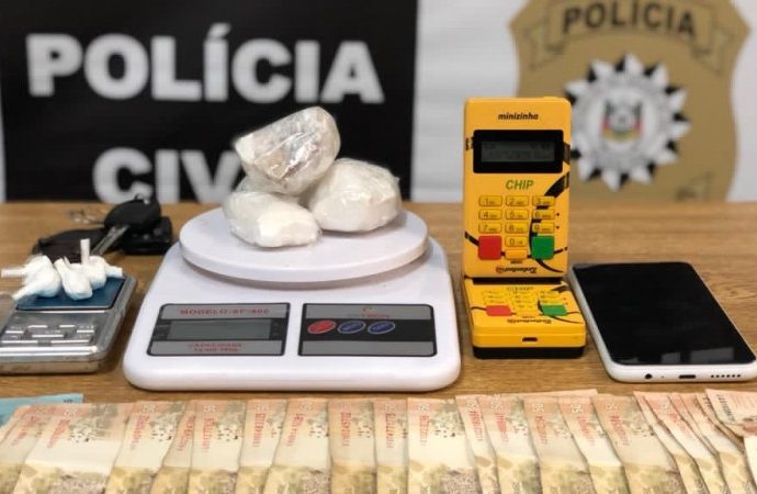 Casal é preso em flagrante por tráfico de drogas.