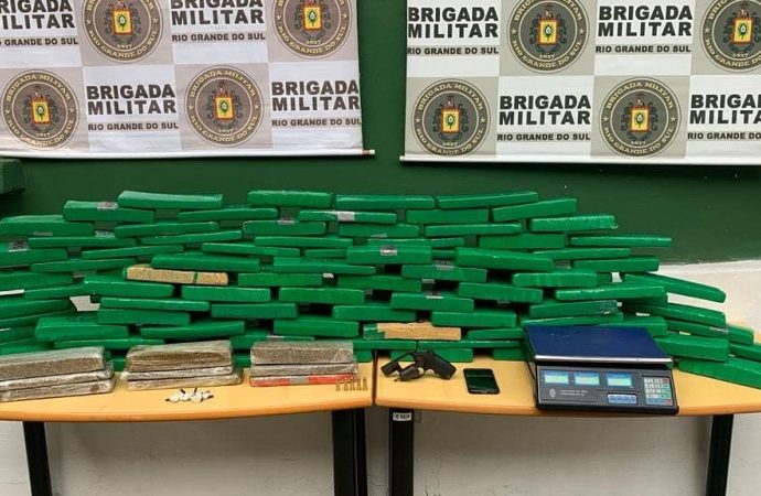 1º BPM apreende 50 quilos de maconha e realiza prisão no bairro Vila Nova, em Porto Alegre