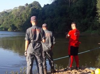 Bombeiros voluntários encontram corpo de homem desaparecido em rio