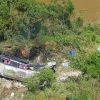 Ônibus cai de viaduto e deixa ao menos 11 mortos na BR-381