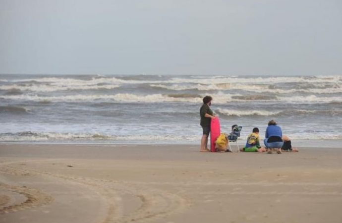 Novo decreto do governo do RS amplia funcionamento de comércio e permanência nas praias