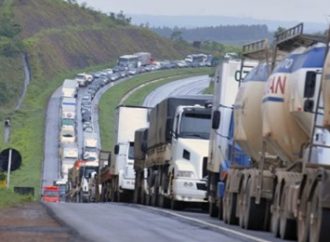 Caminhoneiros convocam greve nacional para dia 01/02