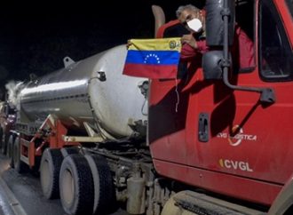 Amazonas recebe doação venezuelana de cinco caminhões com oxigênio. Saiba mais: