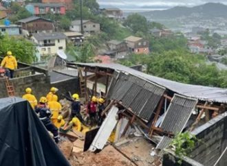 Com forte chuva, Florianópolis registra morte de mãe e filha em desabamento de muro. Elas eram gaúchas. Saiba mais: