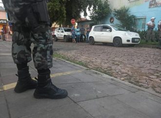 VÍDEOS: Troca de tiros entre policial e bandidos na zona norte de Porto Alegre