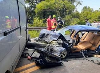 Motorista morre após colisão com van na BR-116