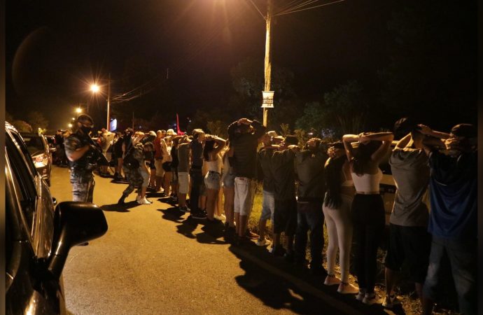 Polícia Civil, Brigada Militar e Guarda de Trânsito realizam mega operação na Estrada do Carlão na madrugada deste domingo