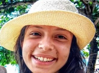 Familiares buscam por adolescente de 15 anos desaparecida há quatro meses em Porto Alegre. Saiba mais: