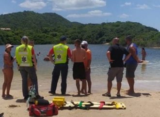 Soldado da Brigada Militar morre após salvar filho e sobrinho na Praia do Rosa, em Santa Catarina. Saiba mais: