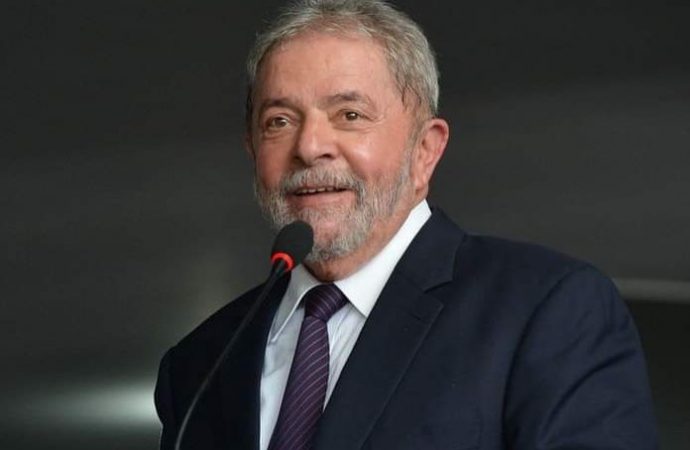 Ministro anula condenações de Lula, que volta fica elegível