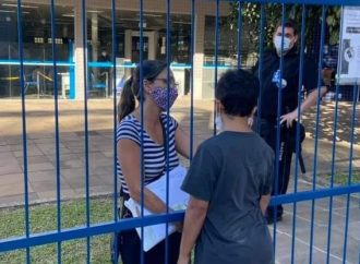 Criança autista foi impedida de entrar no prédio do INSS em Gravataí