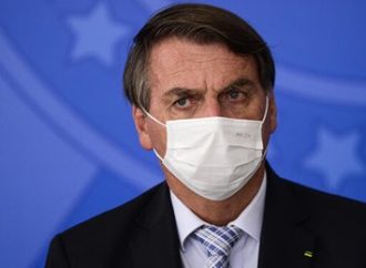 Bolsonaro defende vacinas e promete mais de 400 milhões de doses