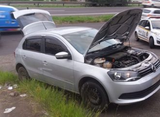 Ladrões fogem com carro roubado em Sapucaia do Sul e acabam presos