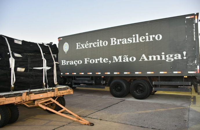 VÍDEO: Exército instala hospital de campanha em Porto Alegre