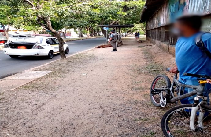 Mulher é morta a tiros na frente do filho adolescente durante assalto no bairro Sarandi. Saiba mais: