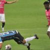 Grêmio desperdiça chances, volta a ser dominado e é eliminado na Libertadores