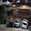 Cabeceira de ponte desaba com veículos que passavam pelo local em Santa Catarina.