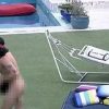 BBB21: Gil e Fiuk comemoram volta do paredão com beijo e banho de piscina sem roupa. Assista o vídeo: