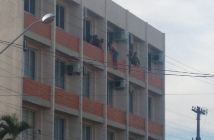 Polícia atende um homem em surto psicótico no Mar Grosso