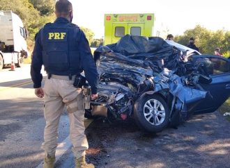 Mãe e filho morrem após colisão frontal no interior do estado. Saiba mais: