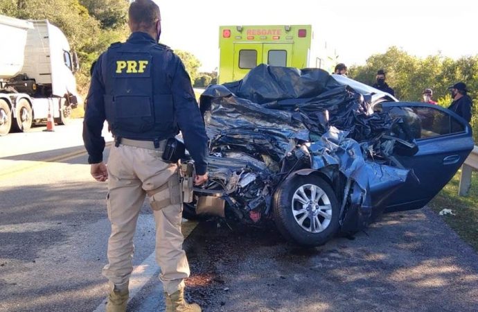 Mãe e filho morrem após colisão frontal no interior do estado. Saiba mais: