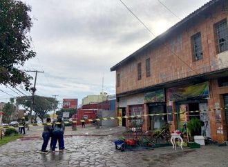 Incêndio atinge lojas na Zona Norte da capital. Saiba mais: