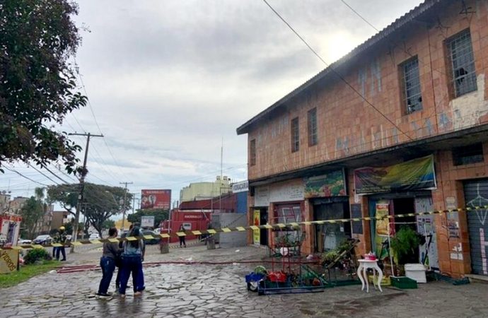 Incêndio atinge lojas na Zona Norte da capital. Saiba mais: