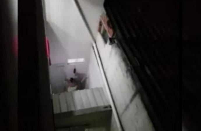Mãe de ressaca espanca e ameaça de morte o próprio filho de 9 anos após ele fazer faxina errada; veja vídeo