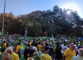 Moradores de Canoas e Sapucaia do Sul participaram de manifestação a favor de Bolsonaro