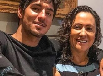 Mãe de Medina corta relação com filho após perder mesada de R$ 200 mil. Saiba mais: