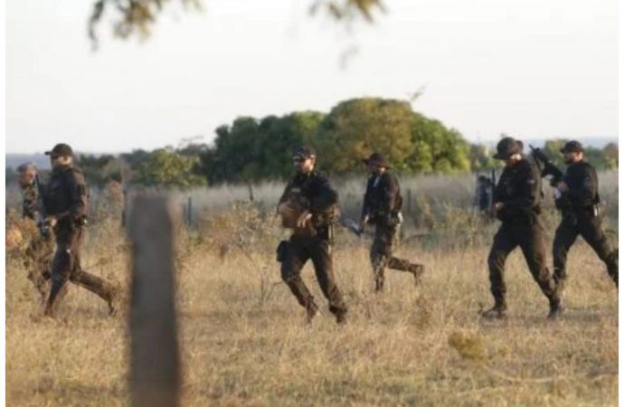 Polícia encontra pano ensanguentado e diz que Lázaro pode estar ferido