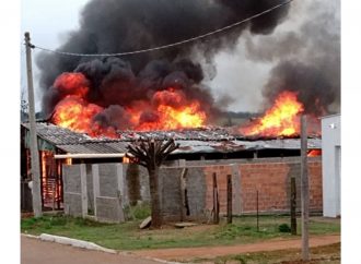 Mãe coloca fogo na casa dos netos e da filha