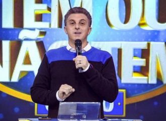 Luciano Huck renova contrato com a Globo e está fora das eleições