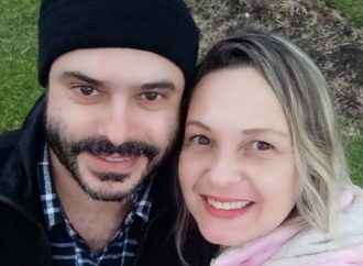 Homem enforca mulher até a morte e agride policiais