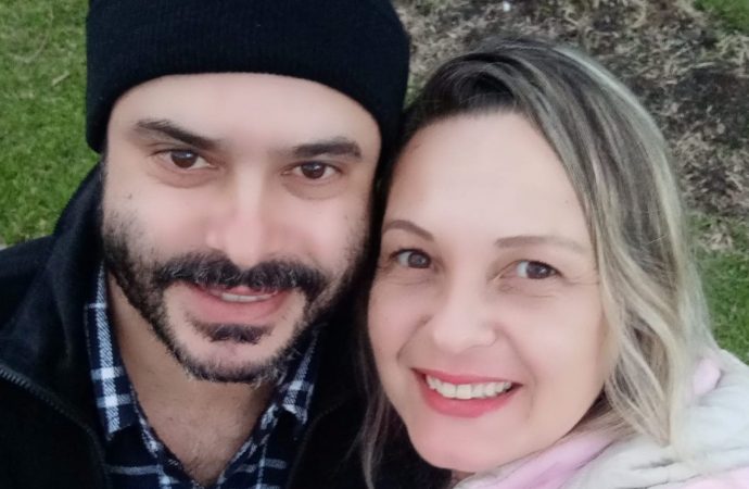 Homem enforca mulher até a morte e agride policiais