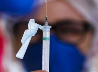 Coronavírus: tem cidade no Litoral já vacinando aos 18 anos
