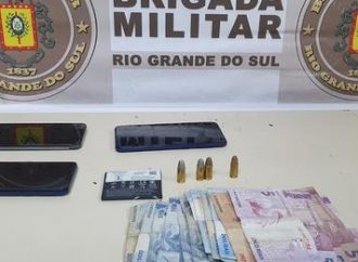 criminoso assalta pedestre e tenta matar policiais a tiros