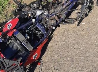 Adolescente de 17 anos morre após colidir moto que ele dirigia